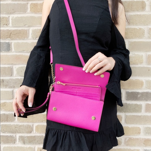 ‼️SALE‼️ Michael Kors 3 In 1 Wristlet Crossbody - Picture 3 of 6